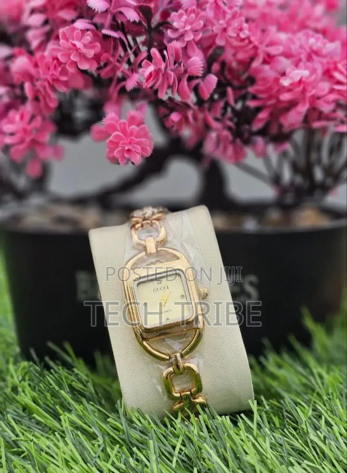 Gucci Ladies Watches
Luxury Design, Elegant Finish and Perfect Style