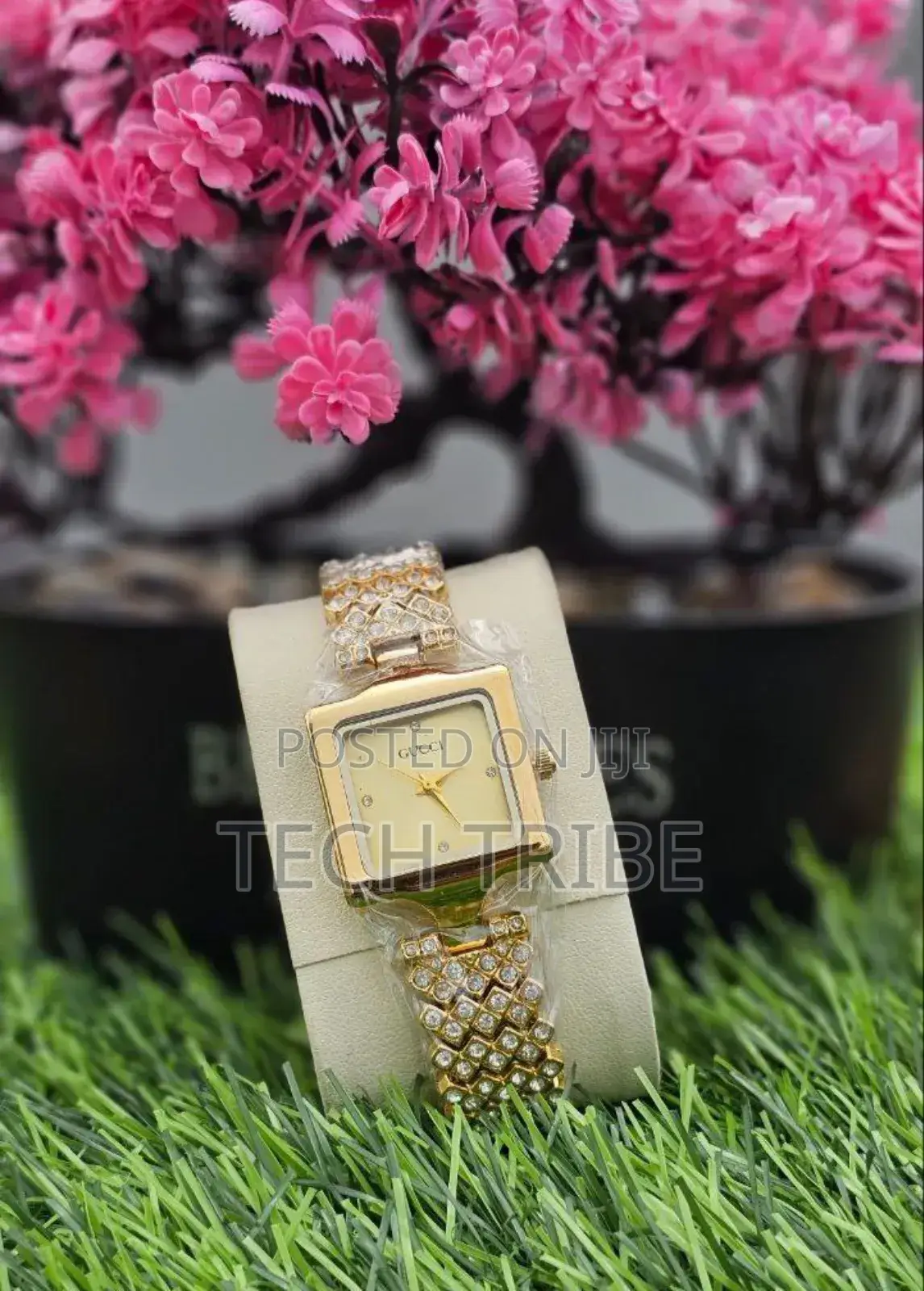Gucci Ladies Watches
Luxury Design, Elegant Finish and Perfect Style
