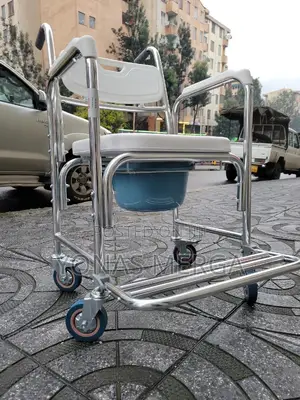 Photo - Toilet Wheelchair With Footrest,Stable 150kgs龟§Anti-Drift, Safe to Use
