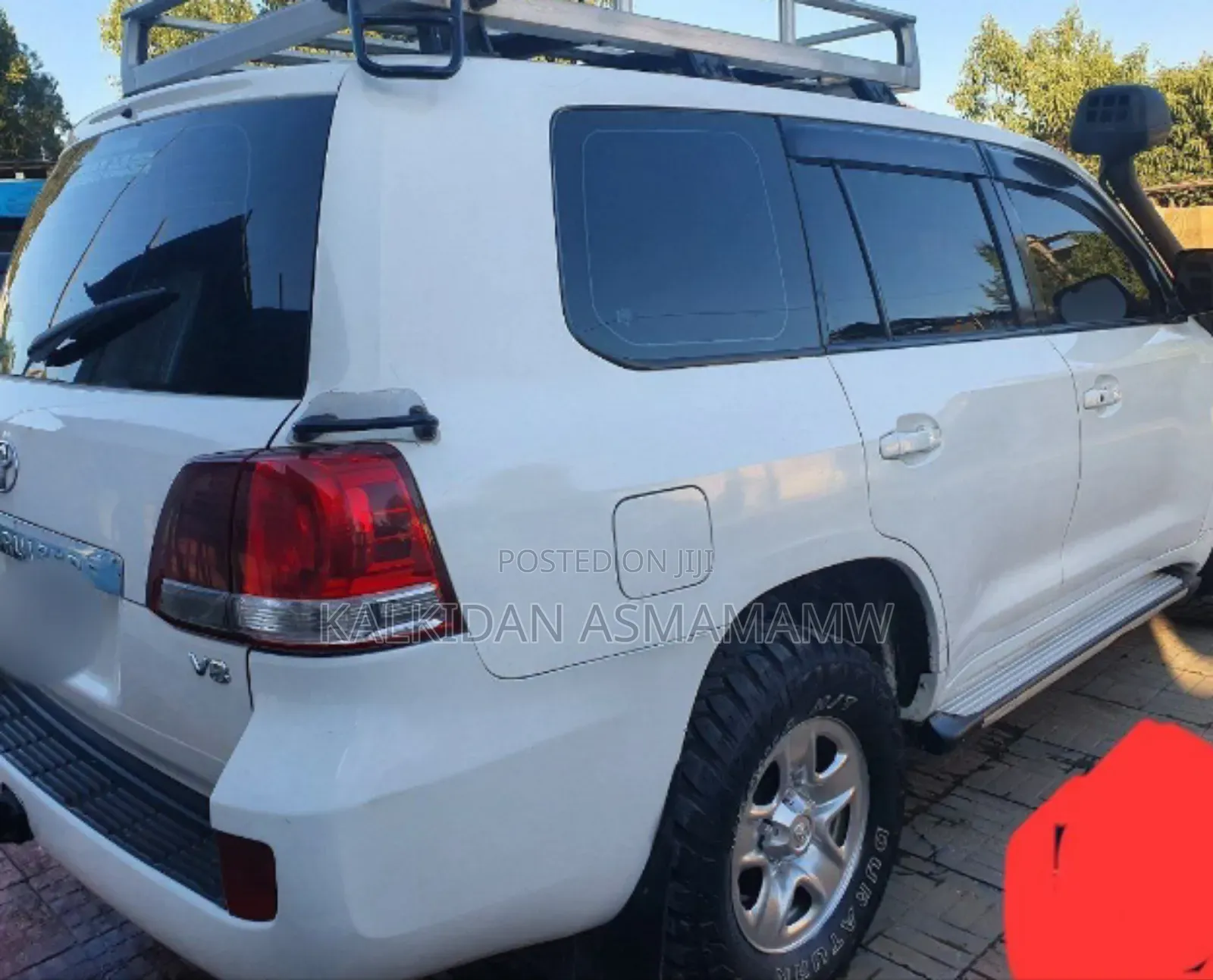 Toyota Land Cruiser 2010 White