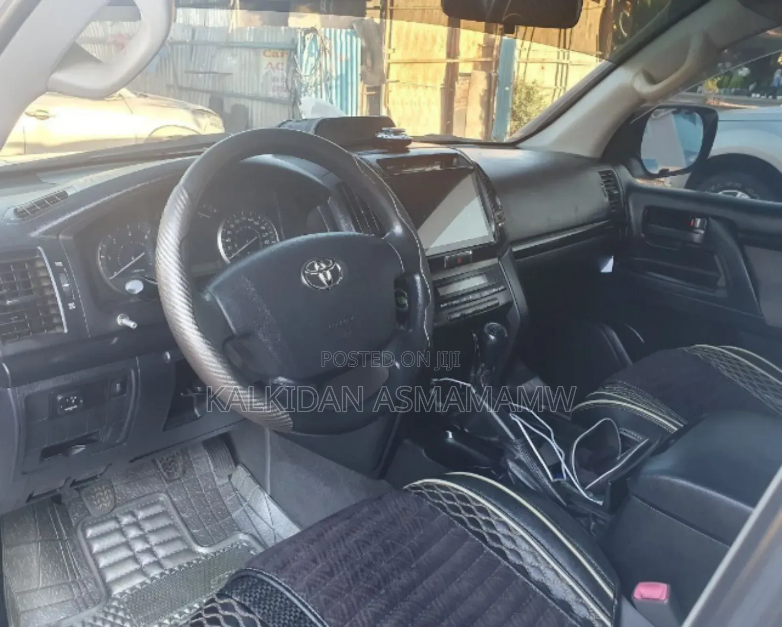 Toyota Land Cruiser 2010 White