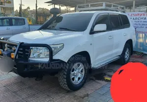 Toyota Land Cruiser 2010 White