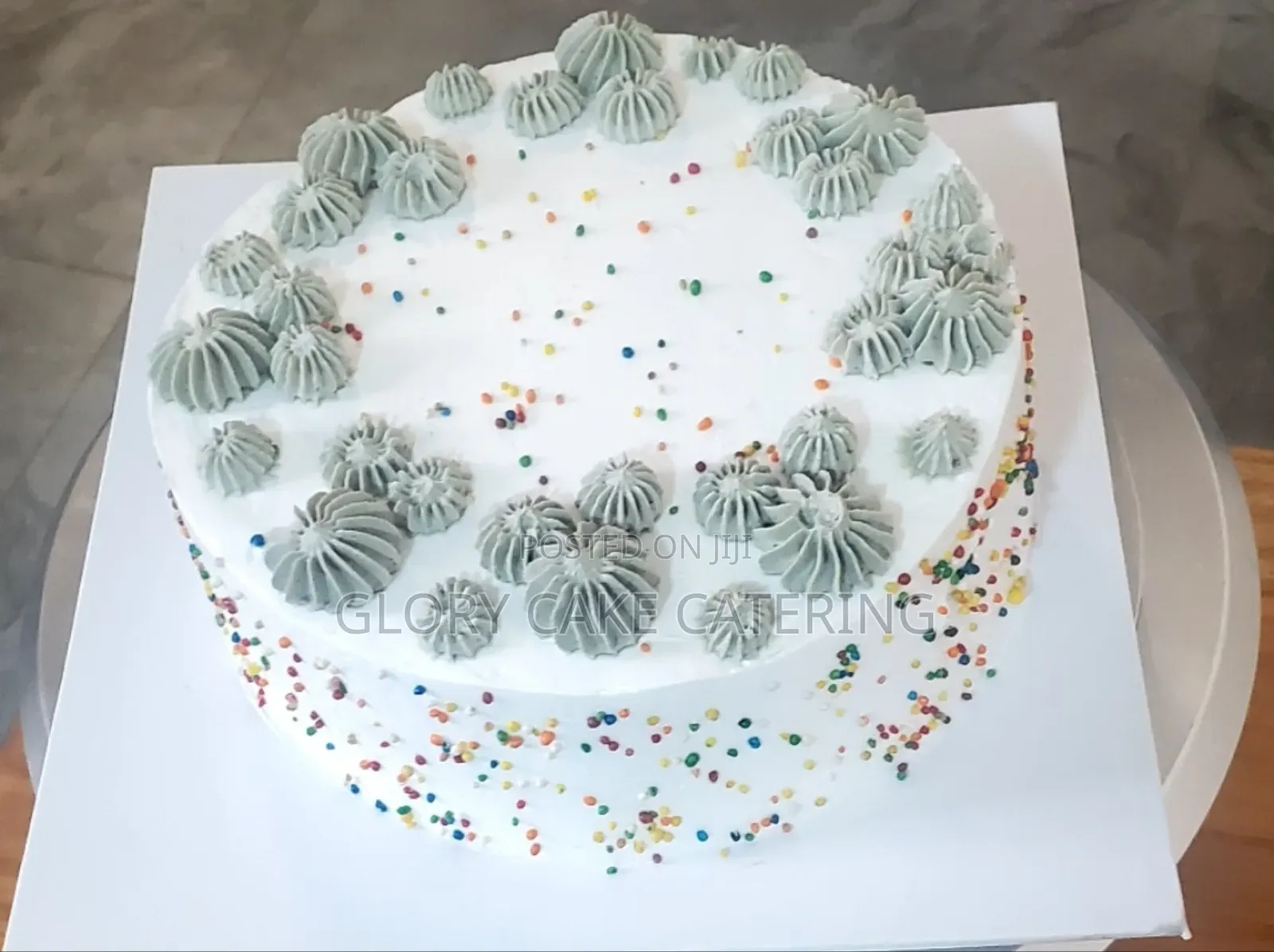 1 Kg Vanilla Cake