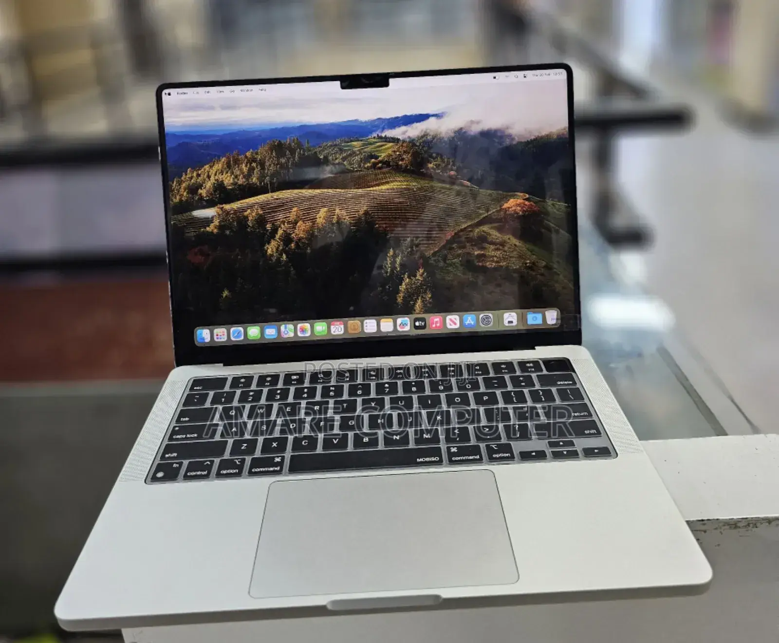 New Laptop Apple MacBook Pro 2023 M3 14-Inch 8GB Apple M3 Pro SSD 512GB