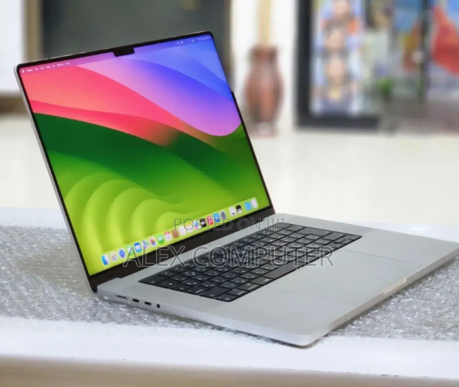 New Laptop Apple MacBook Pro M1 32GB Apple M1 Pro SSD 512GB