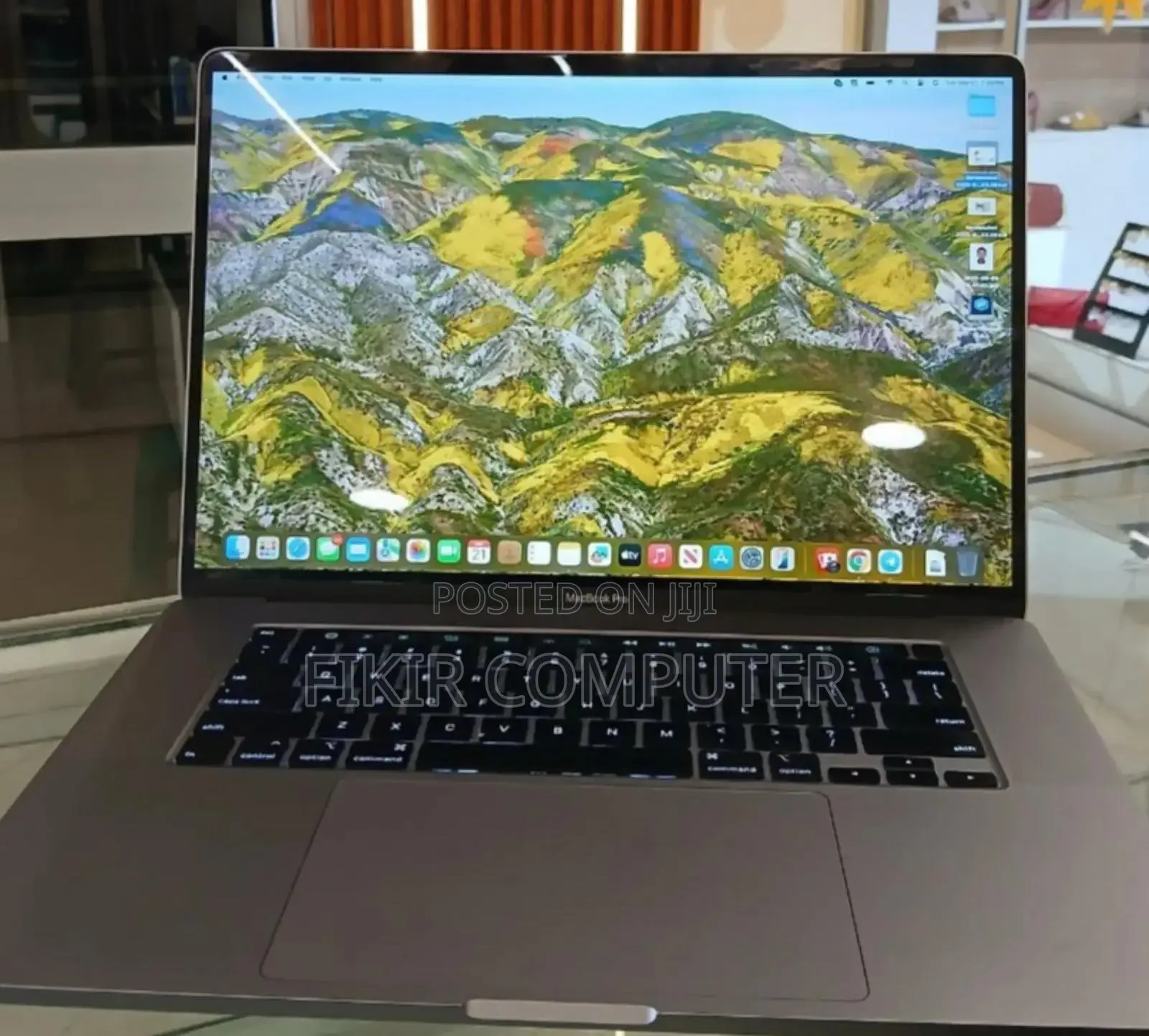 New Laptop Apple MacBook Pro 2019 16GB Intel Core I5 SSD 512GB