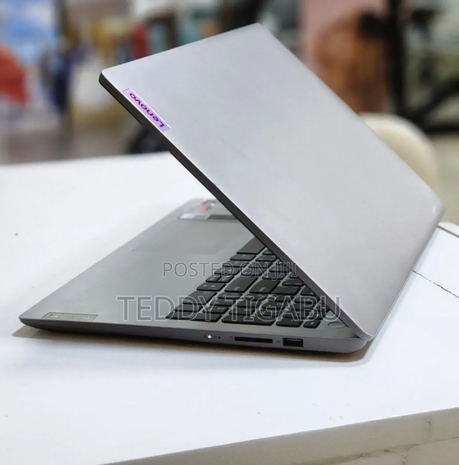 New Laptop Lenovo 8GB AMD Ryzen 5 SSD 512GB