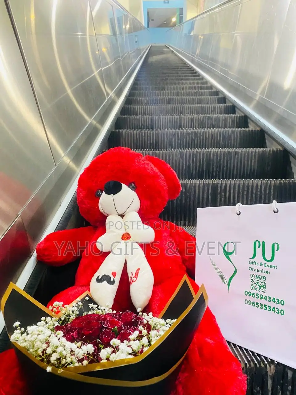 Toy With Bouquet Gift Set