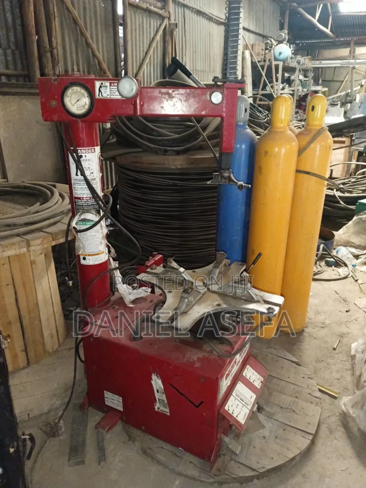 Tire Changer (Rim Clamp) የጎማ ቸርኬ መቀየሪያ ማሽን