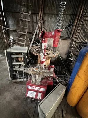 Tire Changer (Rim Clamp) የጎማ ቸርኬ መቀየሪያ ማሽን