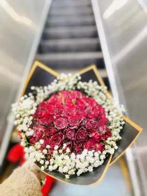 Toy With Bouquet Gift Set