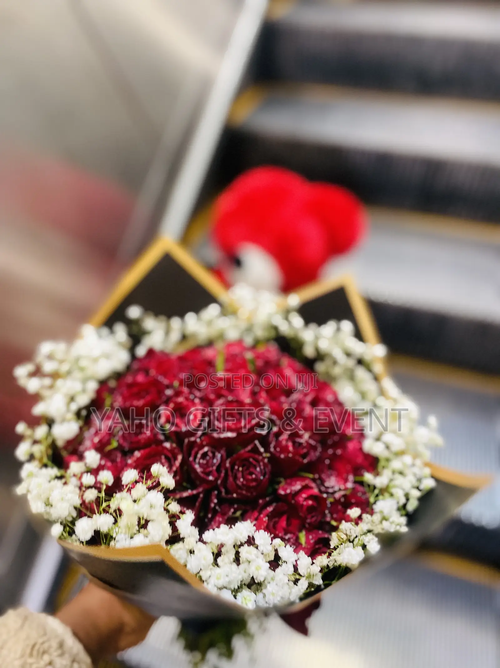 Toy With Bouquet Gift Set