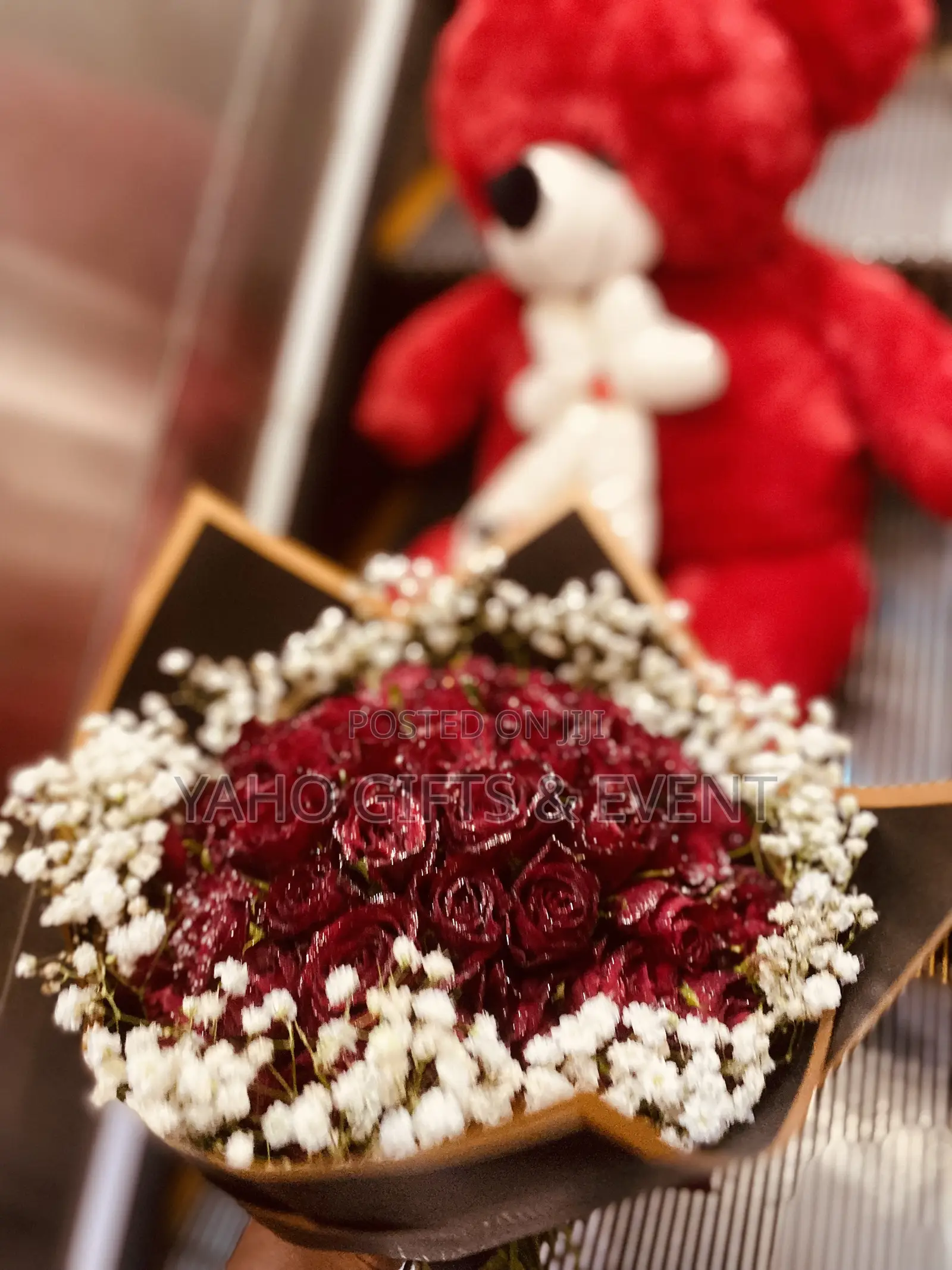 Toy With Bouquet Gift Set