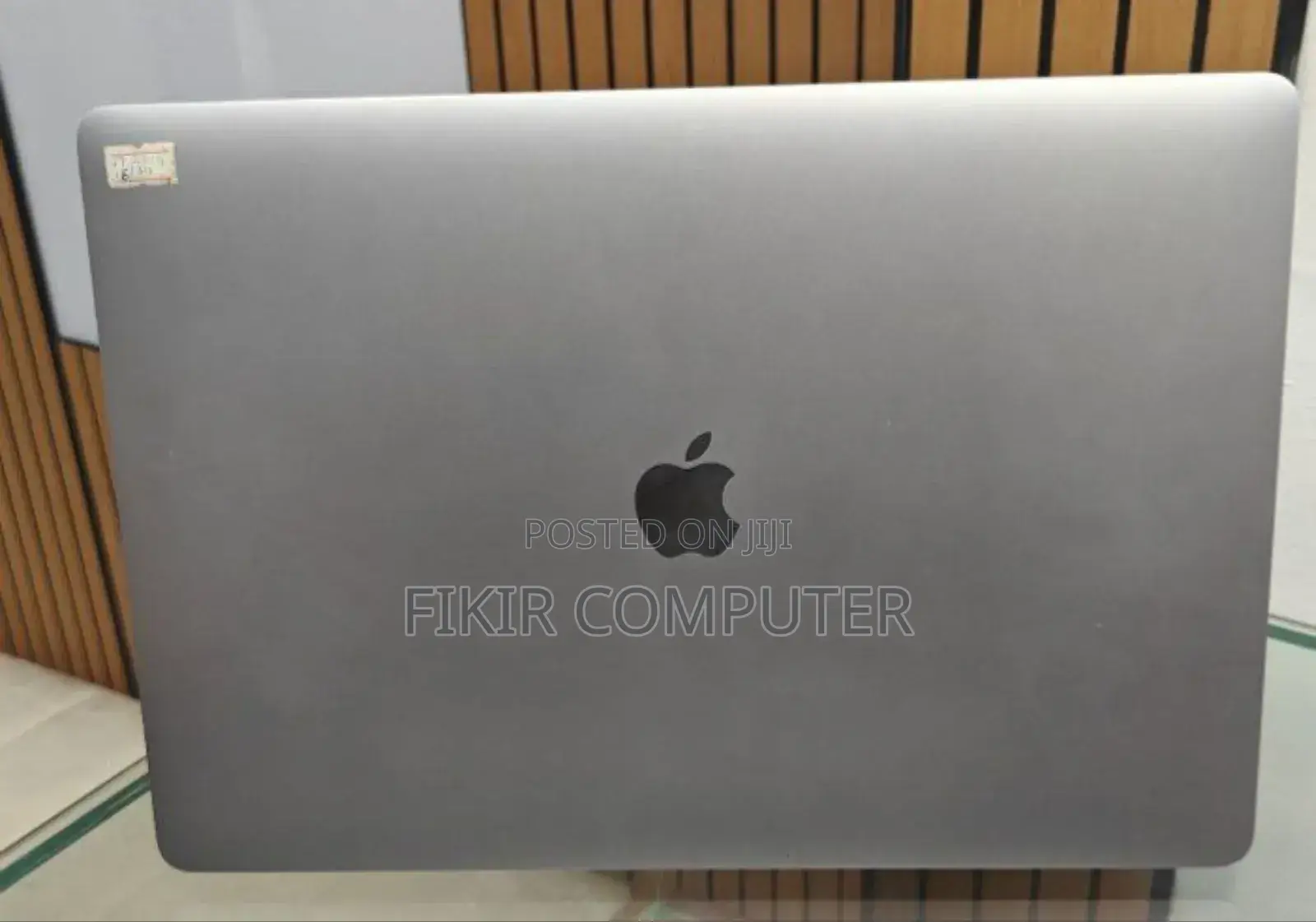 New Laptop Apple MacBook Pro 2019 16GB Intel Core I9 SSD 512GB