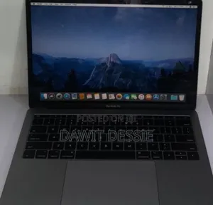 Photo - New Laptop Apple MacBook Pro 2017 8GB Intel Core I5 SSD 512GB