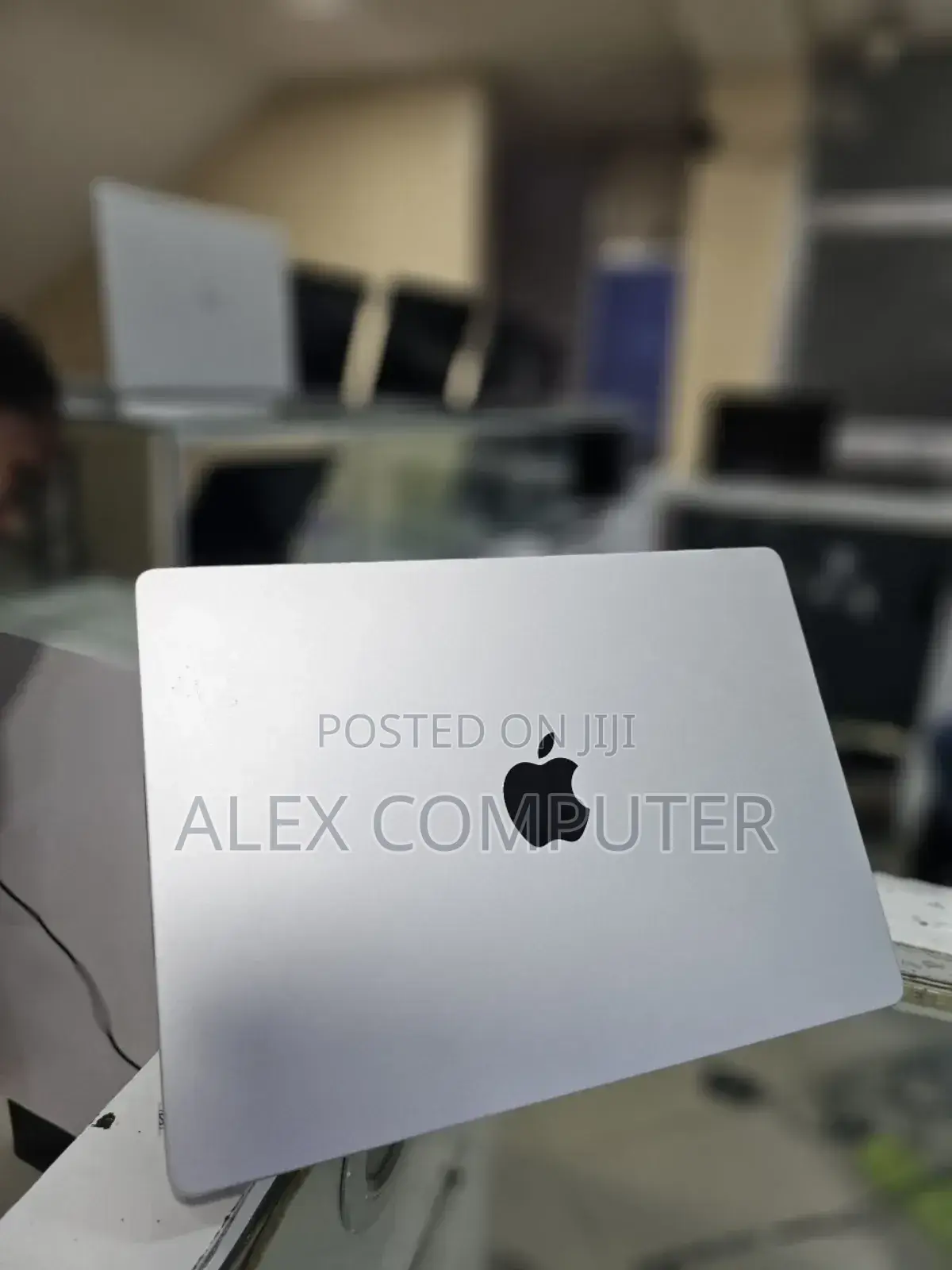 New Laptop Apple MacBook Pro 2023 M3 14-inch 8GB Apple M3 SSD 512GB