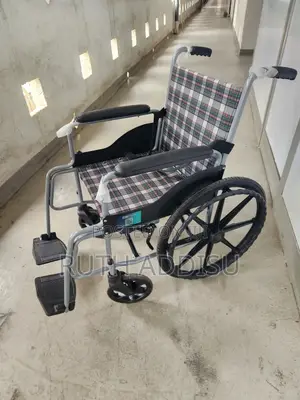 Foldable Heavy Duty Wheelchair麻豆wheelchair短暫wheelchair延誤squared