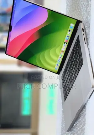 New Laptop Apple MacBook Pro M1 32GB Apple M1 Pro SSD 512GB