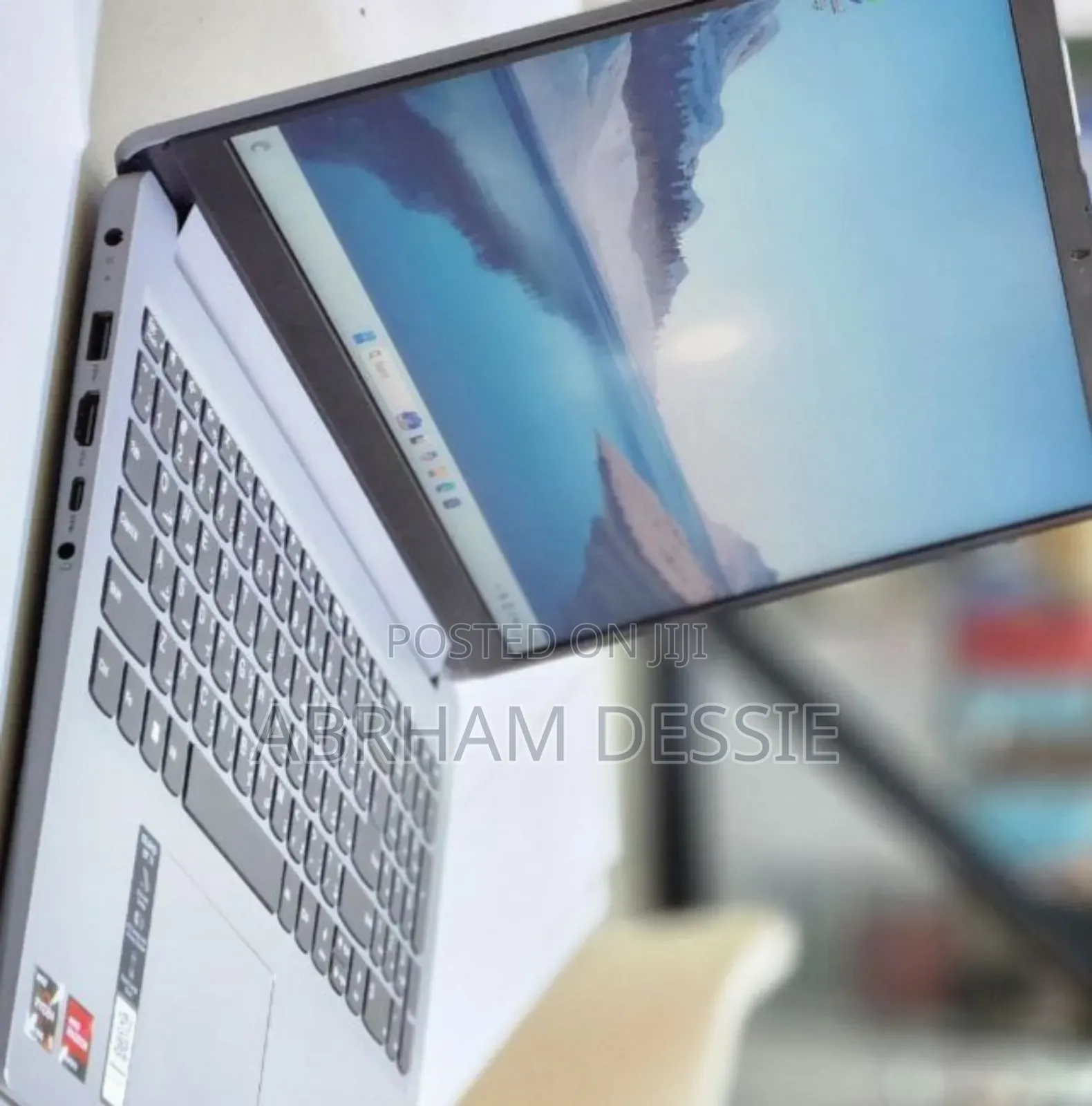 New Laptop Lenovo 8GB AMD Ryzen 5 SSD 512GB