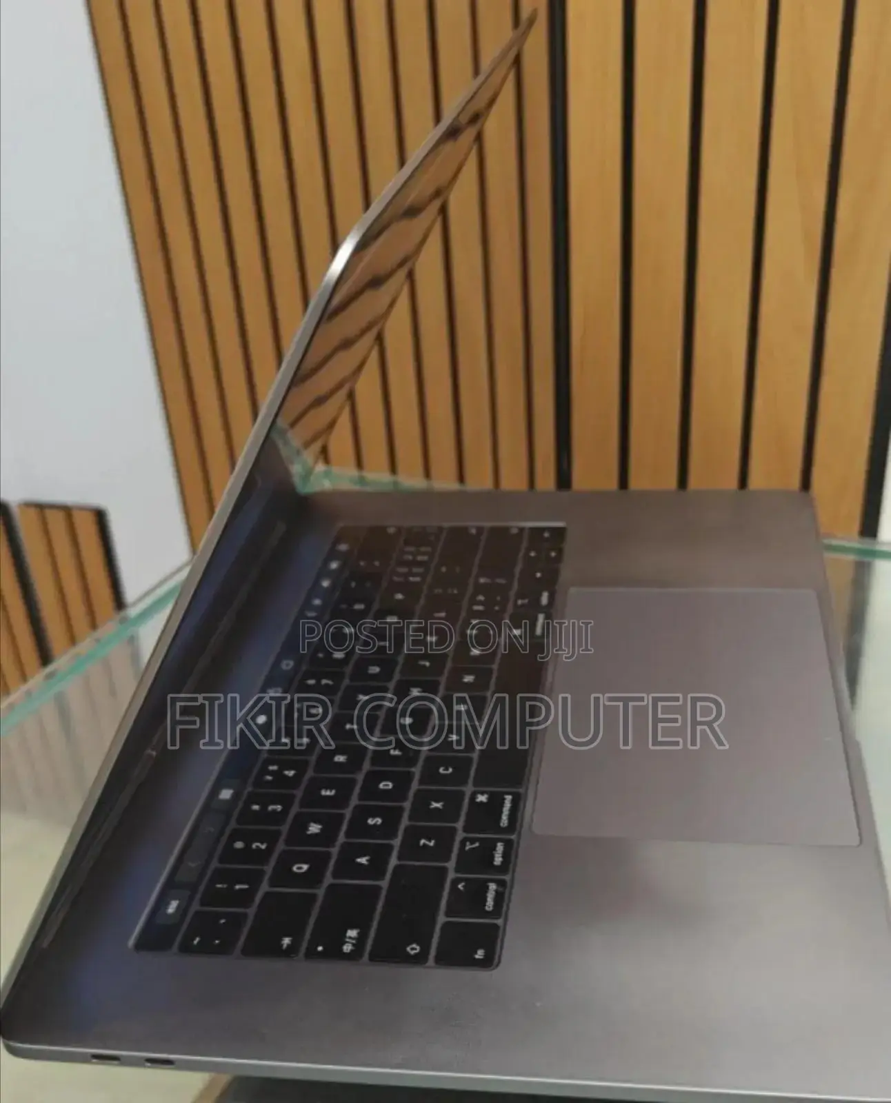 New Laptop Apple MacBook Pro 2019 16GB Intel Core I9 SSD 512GB