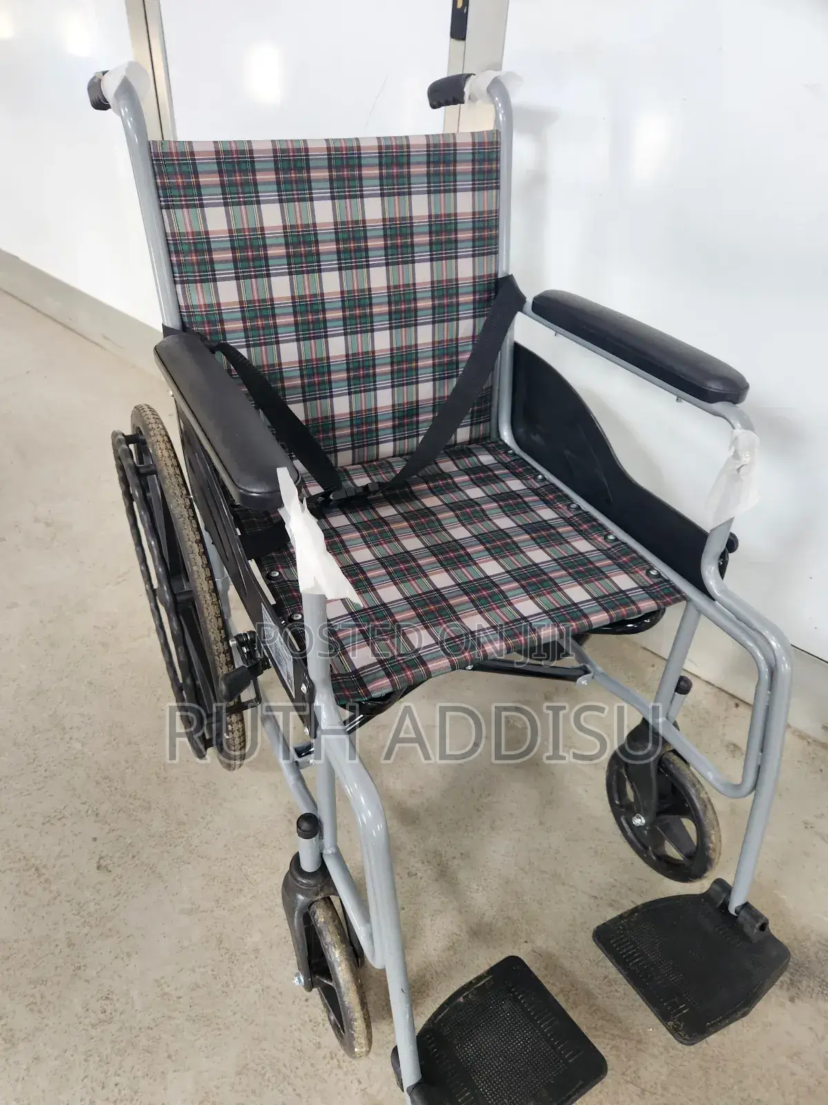 Wheelchair麩我belted Strong Almunium Maneuverability Wheelchair Medical