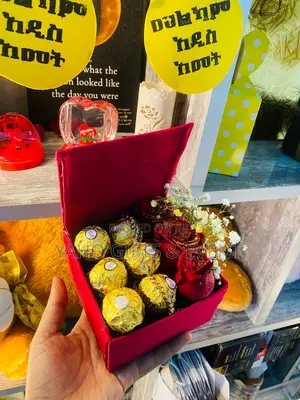 Photo - Chocolate,Flower and Bracelet Gift Set