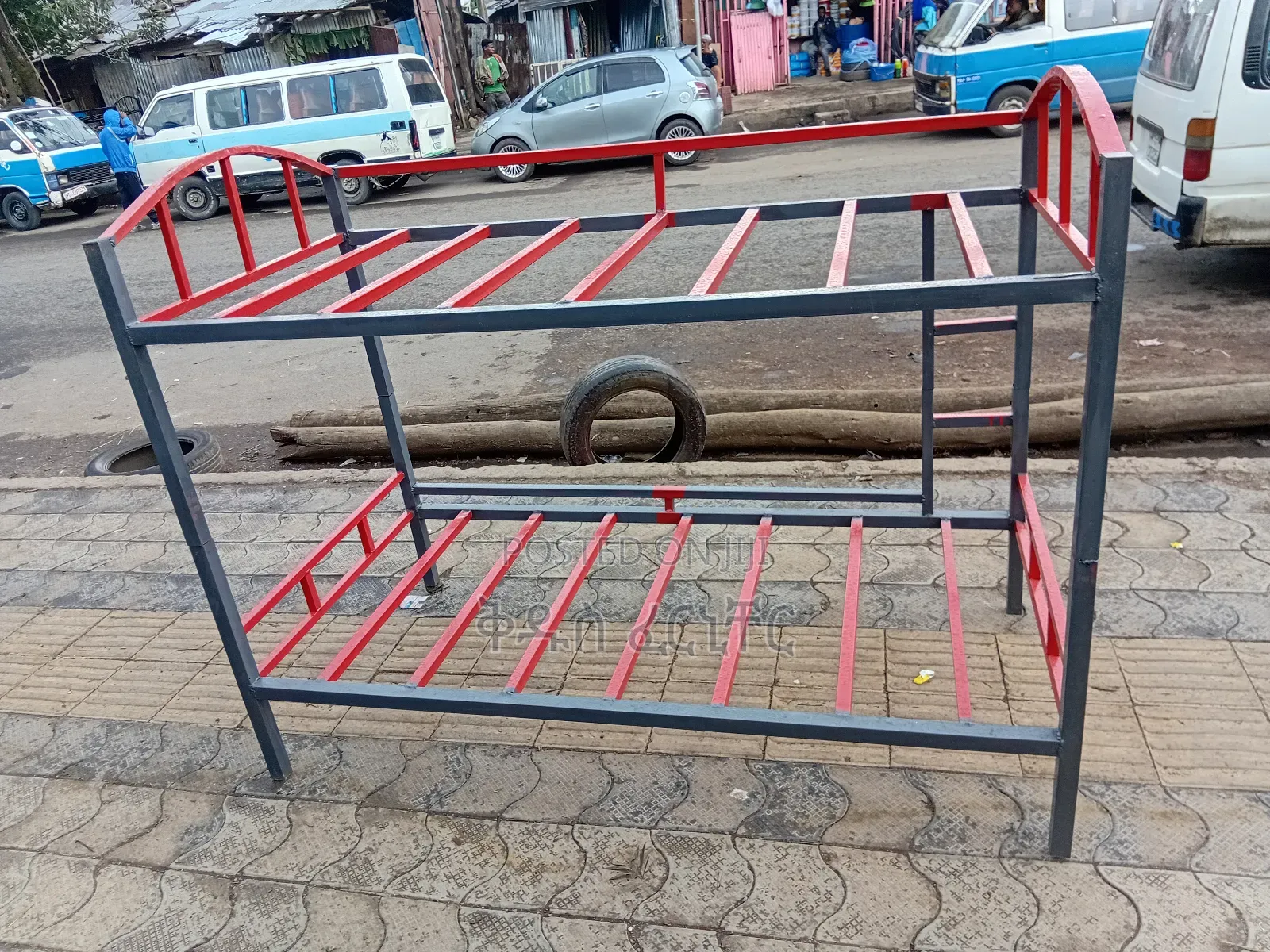 በ አስተማማኝ ብረት የተሰራ ተደራራቢ አልጋ መሰላል መውጫ ያለው