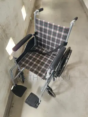Wheelchair輕易medical Wheelchair Belted Framed Almunium Wheelchair