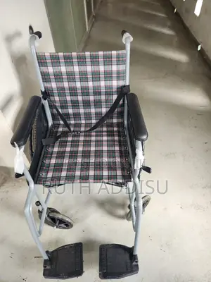 Normal Wheelchair煞星foldable Easy to Use Cotten Seat Wheelchair Medical