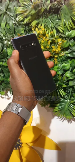 Photo - Samsung Galaxy S10 Plus 128 GB Black