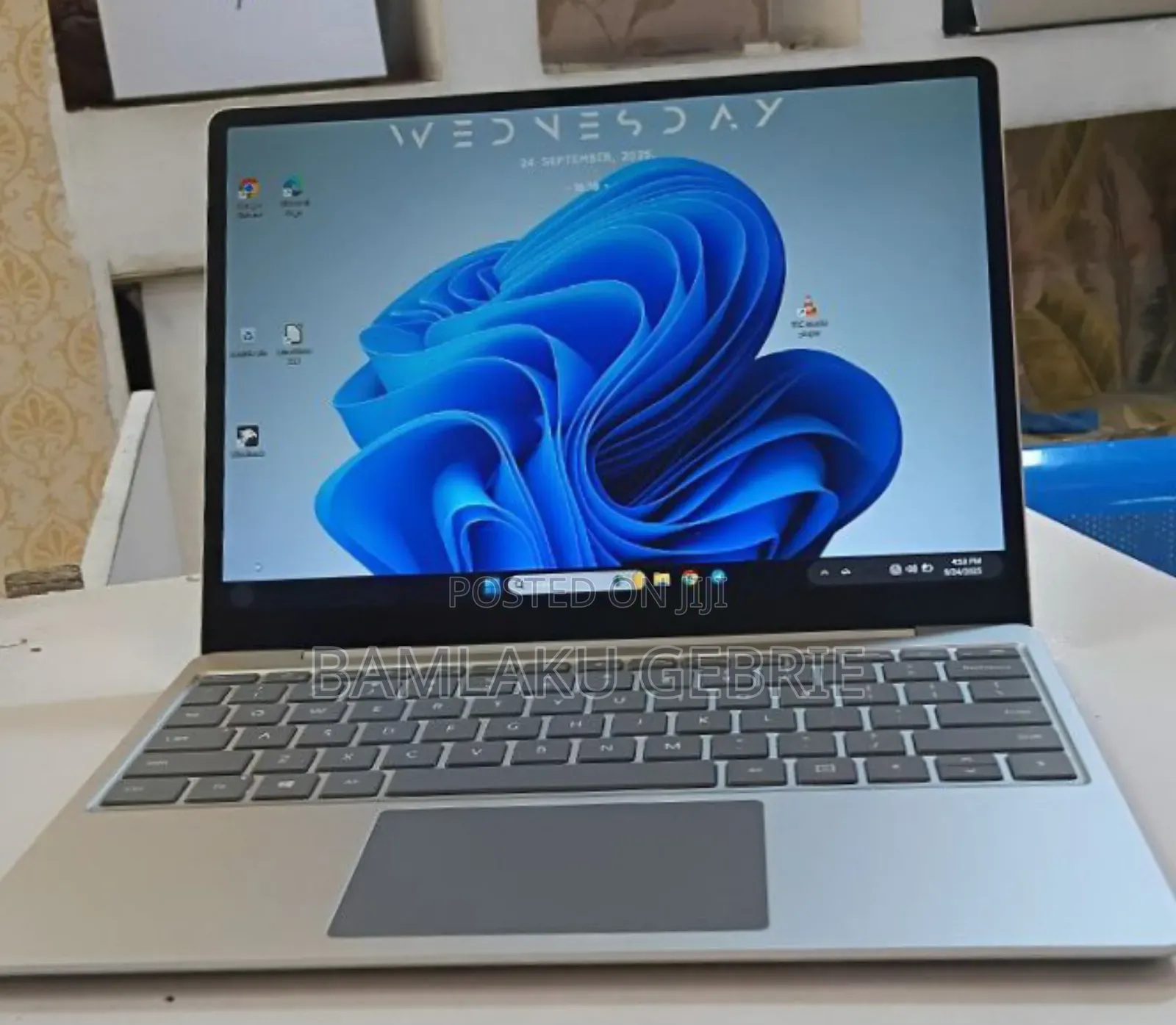 New Laptop Microsoft Surface Laptop 8GB Intel Core I5 SSD 128GB