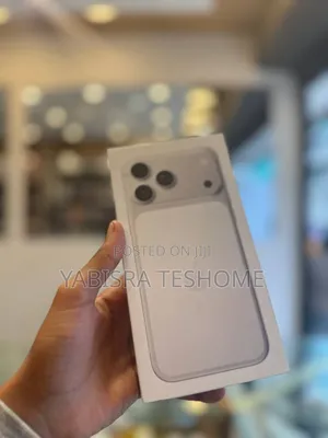 Photo - New Apple iPhone 17 Pro Max 256 GB Silver