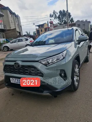 Photo - Toyota RAV4 Limited 2022 Green