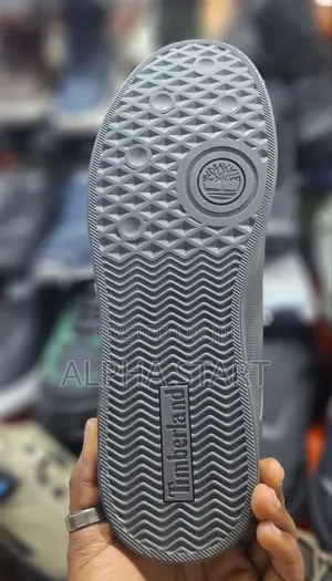  Flat Timberland 
 Made in Vietnam