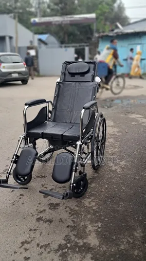 Photo - Toilet Wheelchair 手wheelchair 口wheelchair 水wheelchair手wheelchair 卜whee