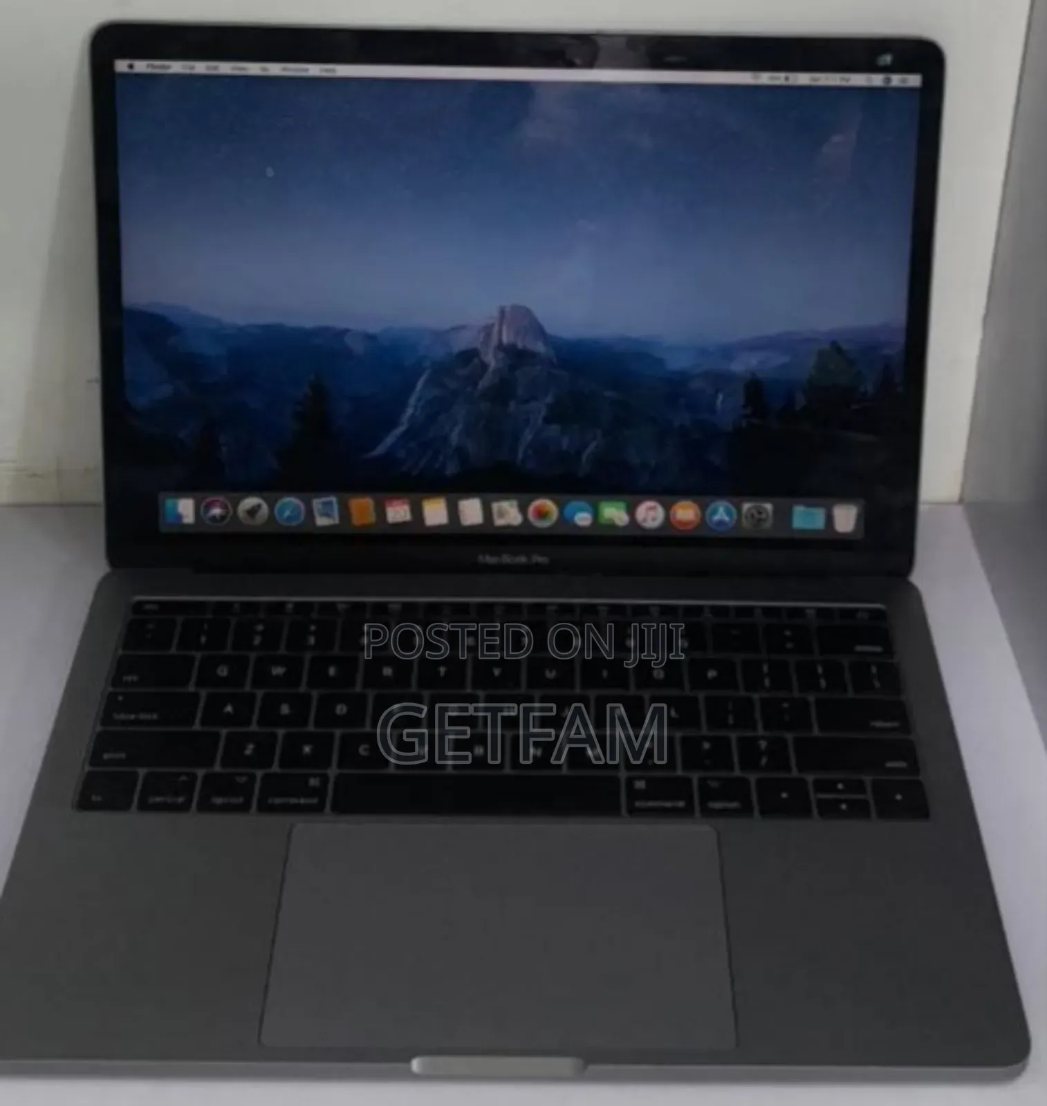 New Laptop Apple MacBook Pro 2017 8GB Intel Core I5 SSD 128GB