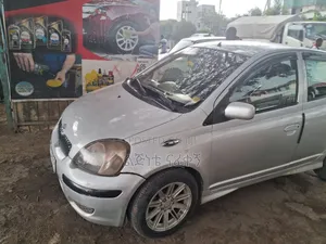 Photo - Toyota Vitz 2001 Silver