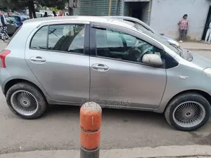 Toyota Vitz 2001 Silver