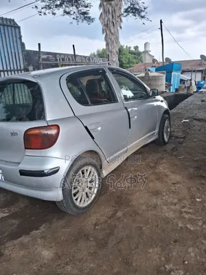 Toyota Vitz 2001 Silver