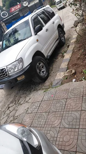 Toyota Land Cruiser 2004 White
