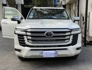 Photo - Toyota Land Cruiser 2022 White