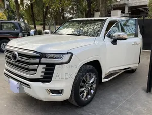 Toyota Land Cruiser 2022 White