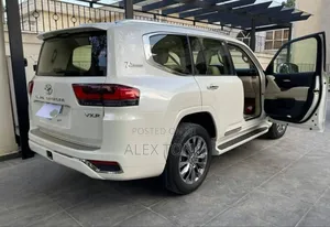 Toyota Land Cruiser 2022 White