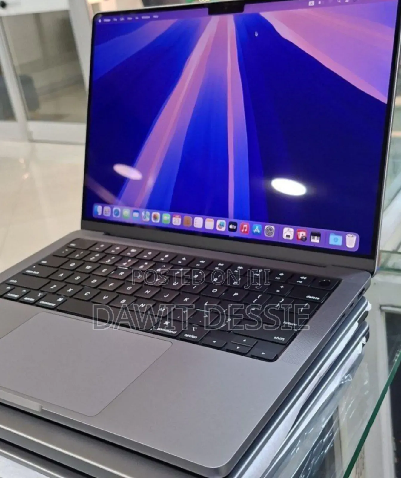 New Laptop Apple MacBook Pro M1 16GB AMD A8 SSD 1T