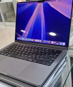 Photo - New Laptop Apple MacBook Pro M1 16GB AMD A8 SSD 1T