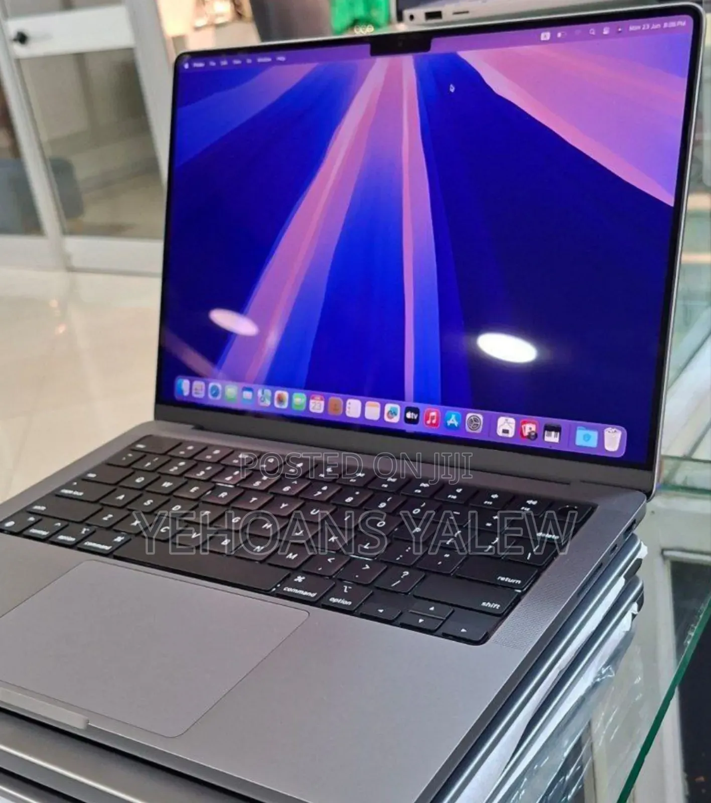 New Laptop Apple MacBook Pro M1 16GB Apple M1 Pro SSD 1T