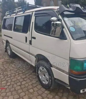 Toyota HiAce 2002 White