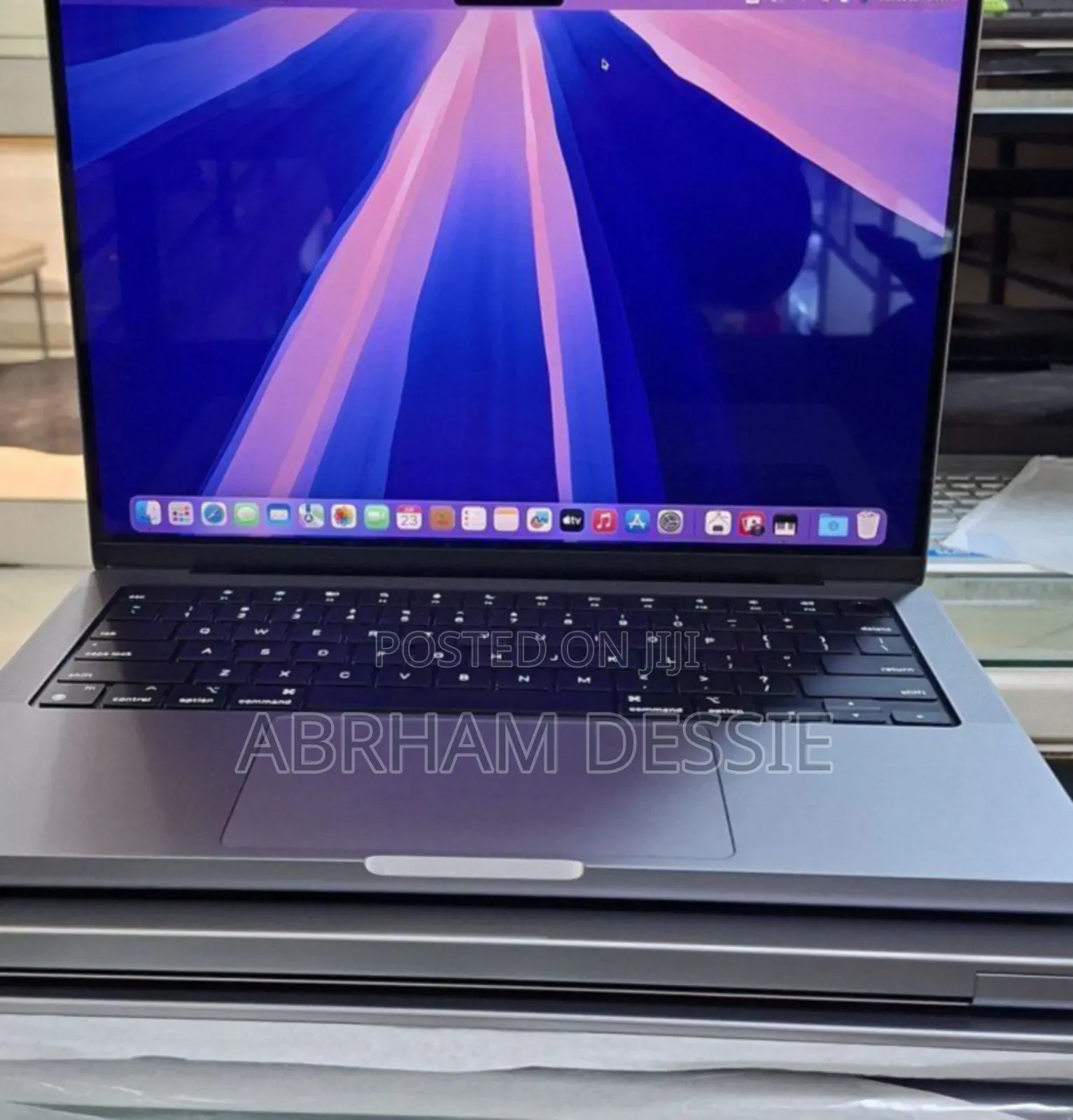 New Laptop Apple MacBook Pro M1 16GB Apple M1 Pro SSD 1T
