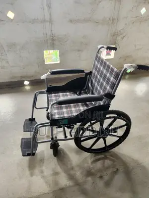 Photo - Foldable Medical Wheelchair延誤brand New ዊልቸር ንፁ ጠንካራ አልሙኒየም ዊልቸር