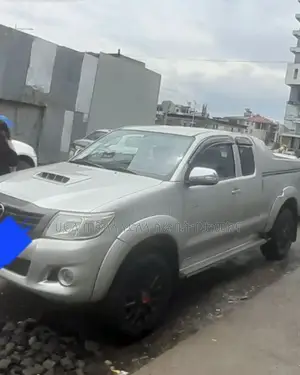 Toyota Hilux 2013 Silver